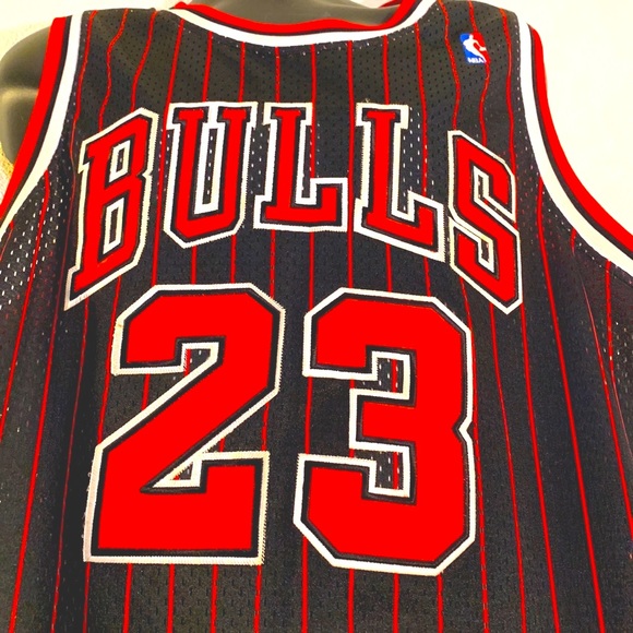 Micheal Jordan signature Jersey - Picture 2 of 12